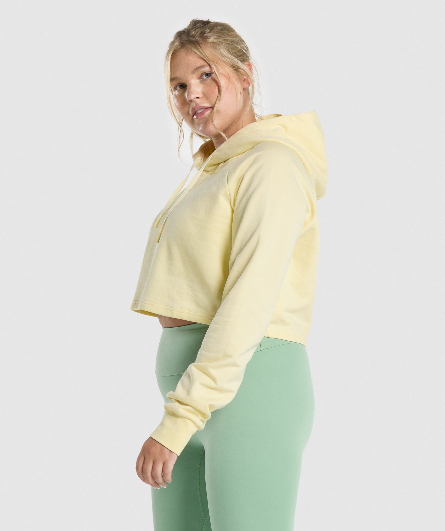 gymshark-training-cropped-hoodie-light-yellow