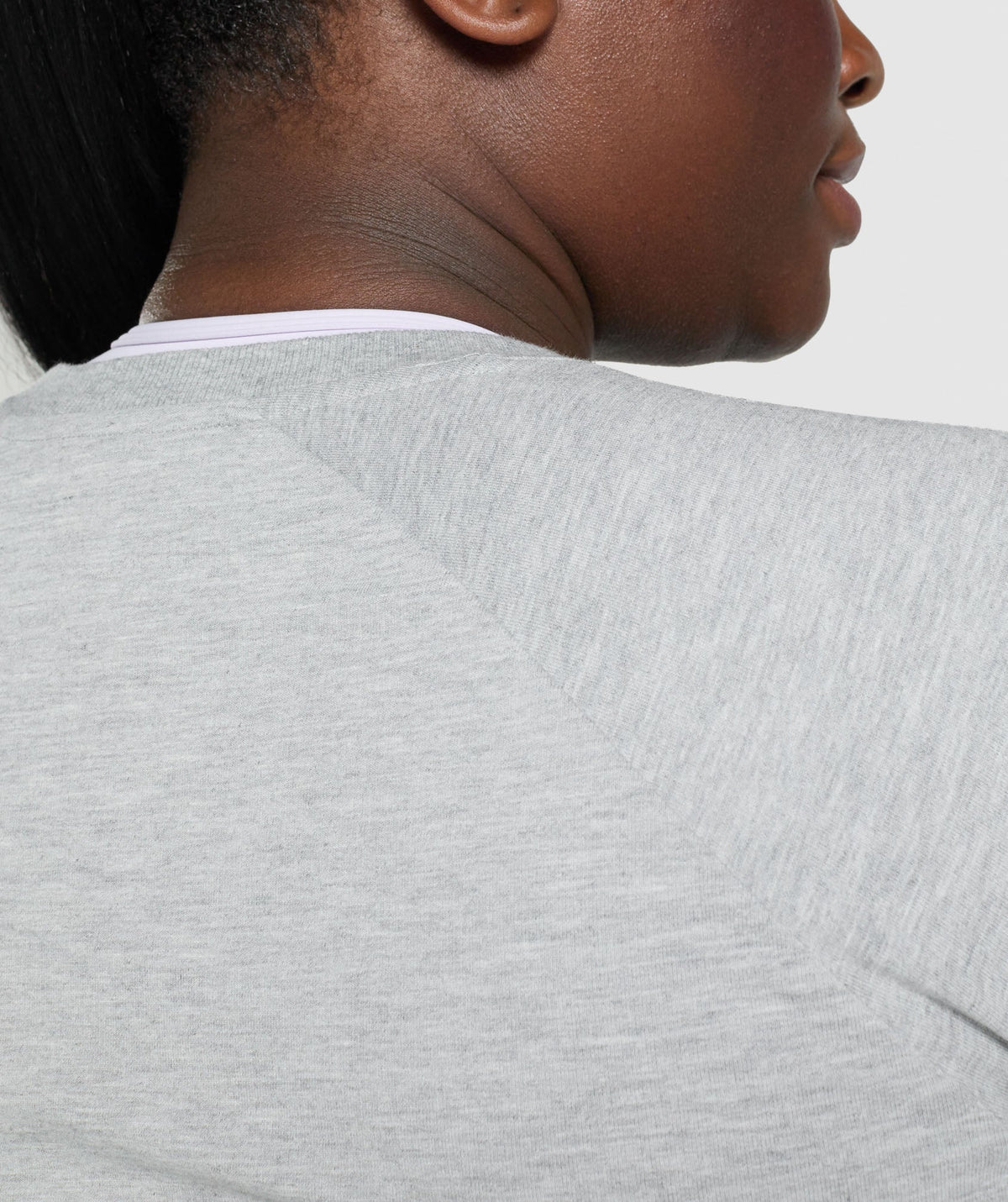 gymshark-training-cropped-sweater-light-grey-marl-logo