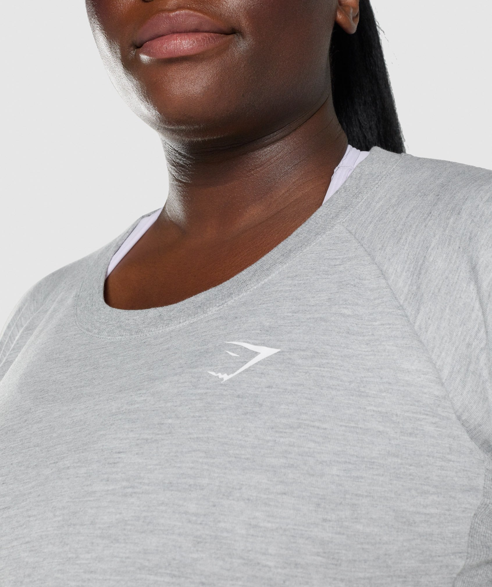 gymshark-training-cropped-sweater-light-grey-marl-logo
