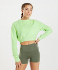 gymshark-training-cropped-sweater-kiwi-green-aw22