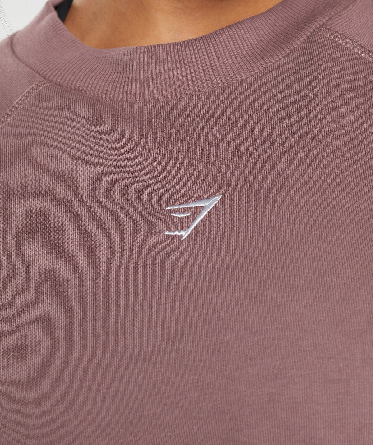 gymshark-training-cropped-sweater-dusty-maroon-ss23
