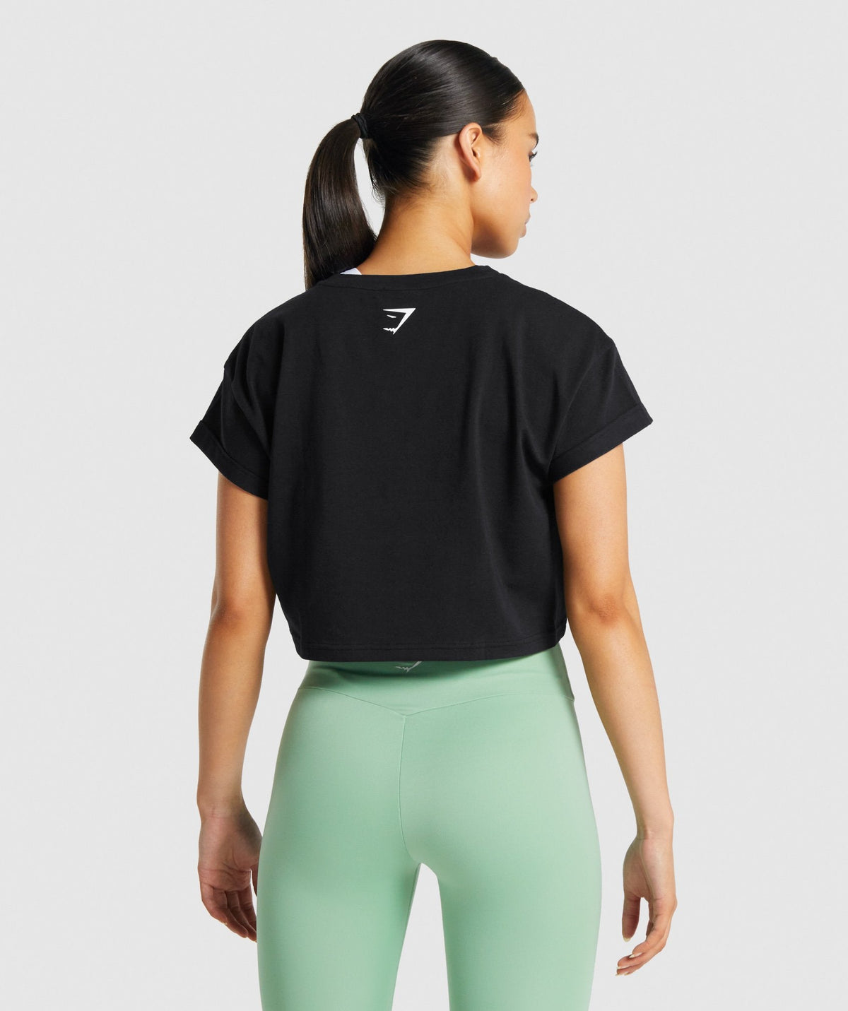 gymshark-fraction-crop-top-black-boxy