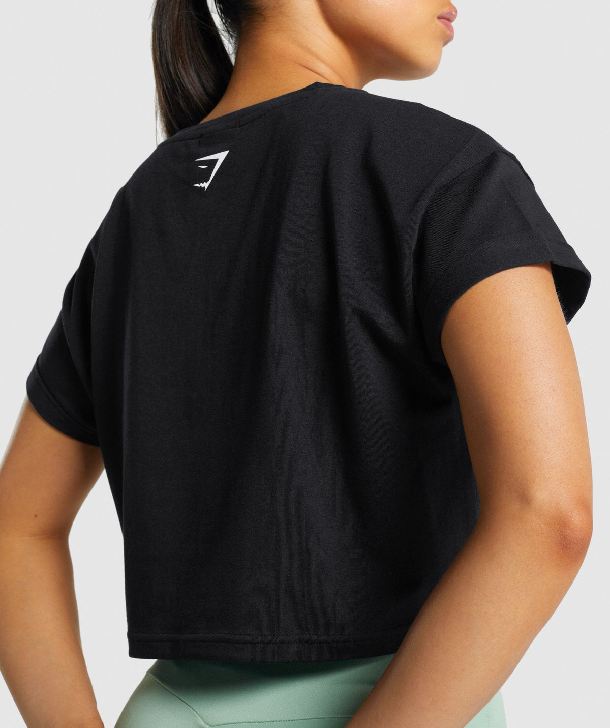 gymshark-fraction-crop-top-black-boxy