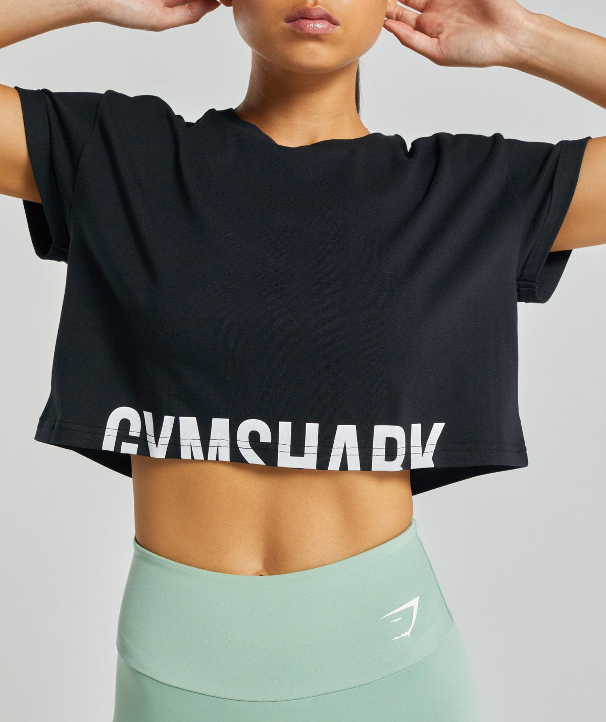 gymshark-fraction-crop-top-black-boxy