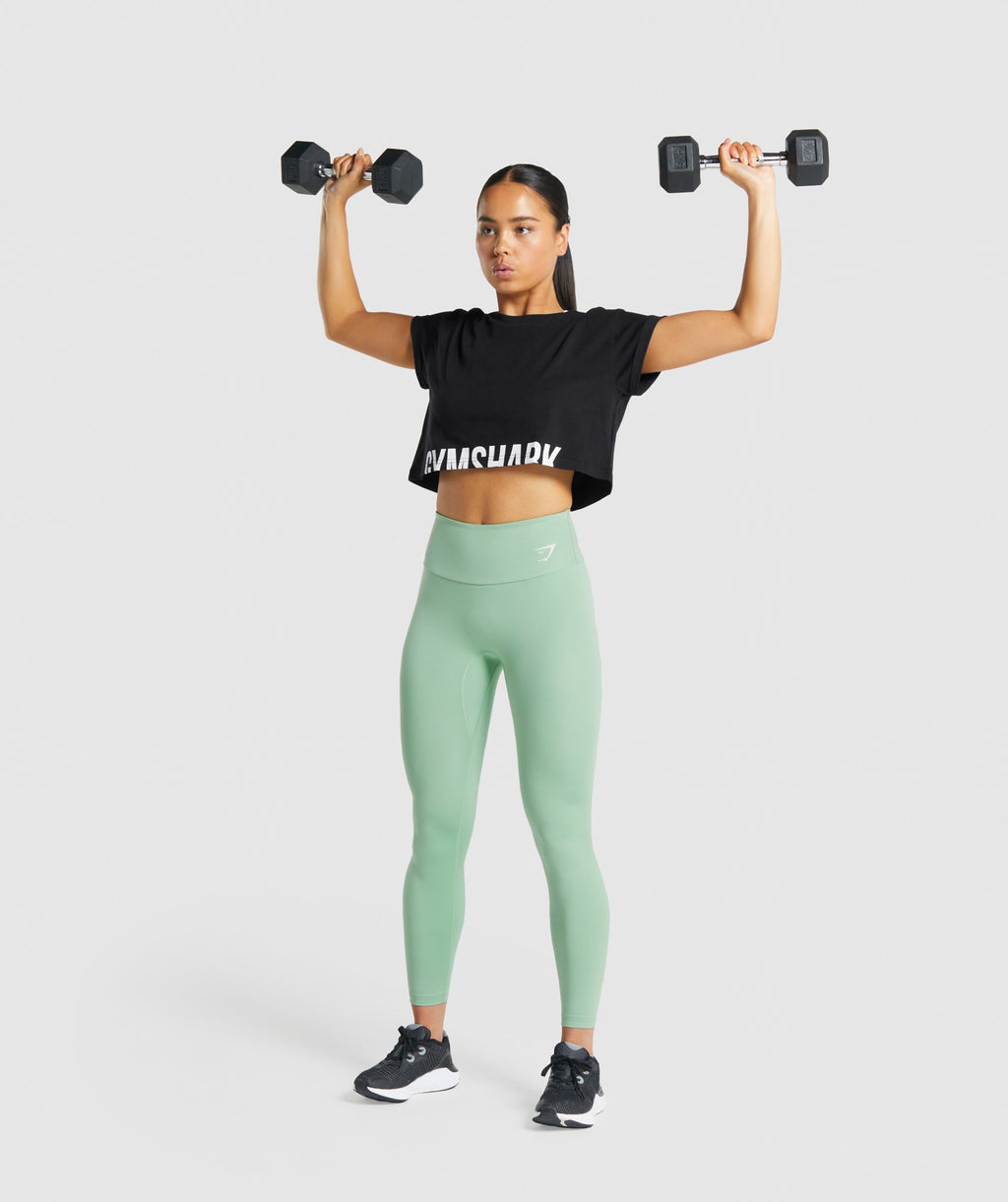 gymshark-fraction-crop-top-black-boxy