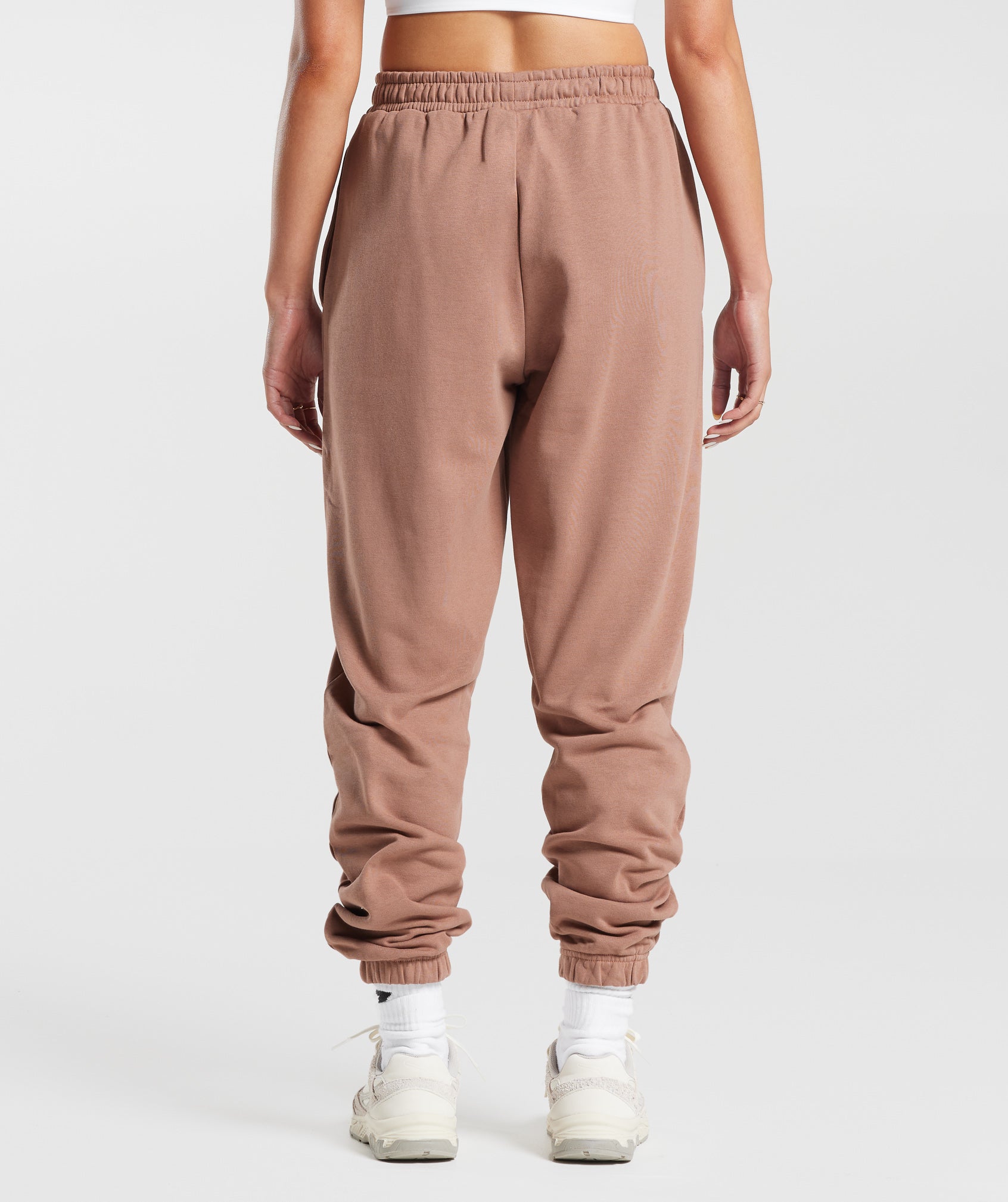gymshark-training-fleece-joggers-taupe-brown-aw23