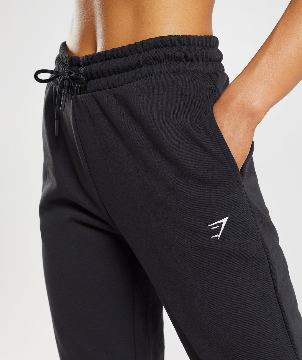 gymshark-training-joggers-black-aw22