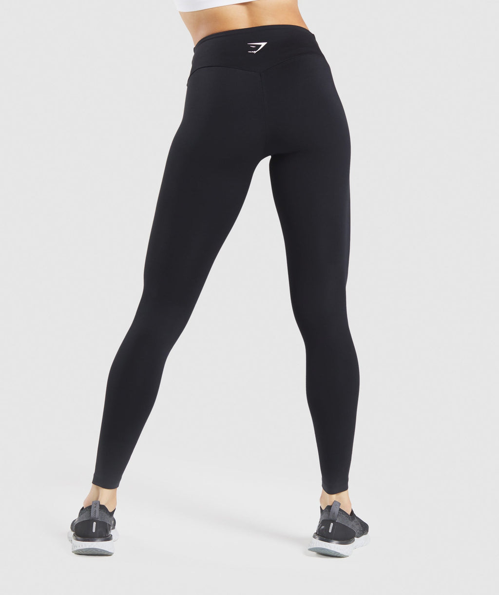 gymshark-training-leggings-black-white-logo