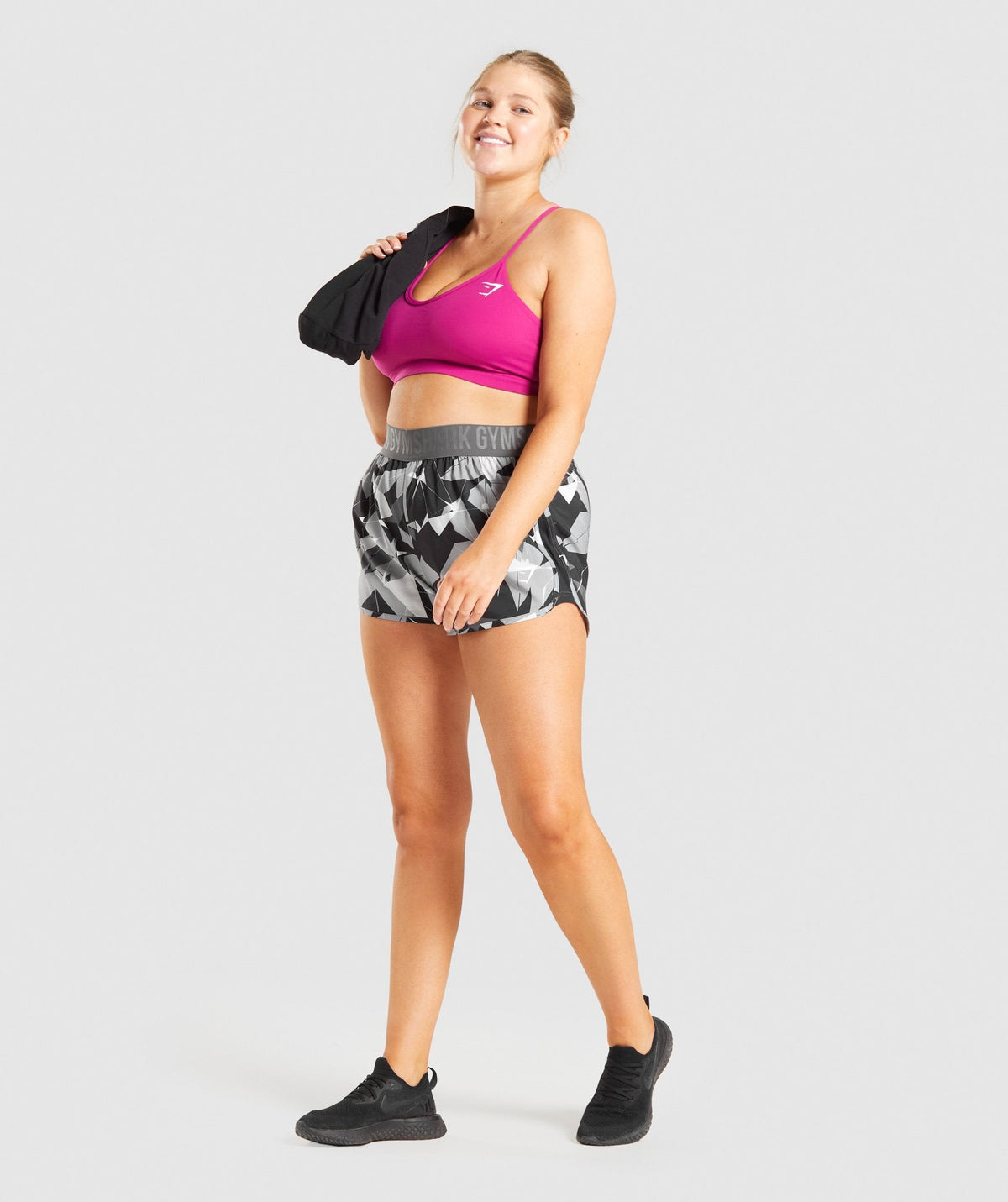 gymshark-training-loose-fit-shorts-black-print