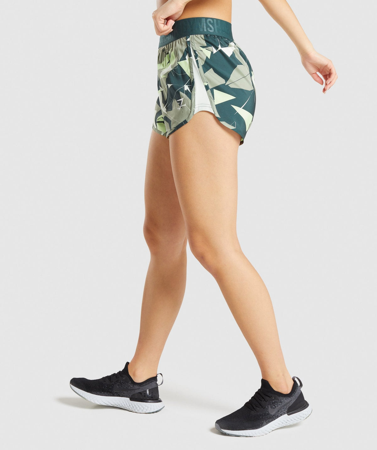 gymshark-training-loose-fit-shorts-light-green-print