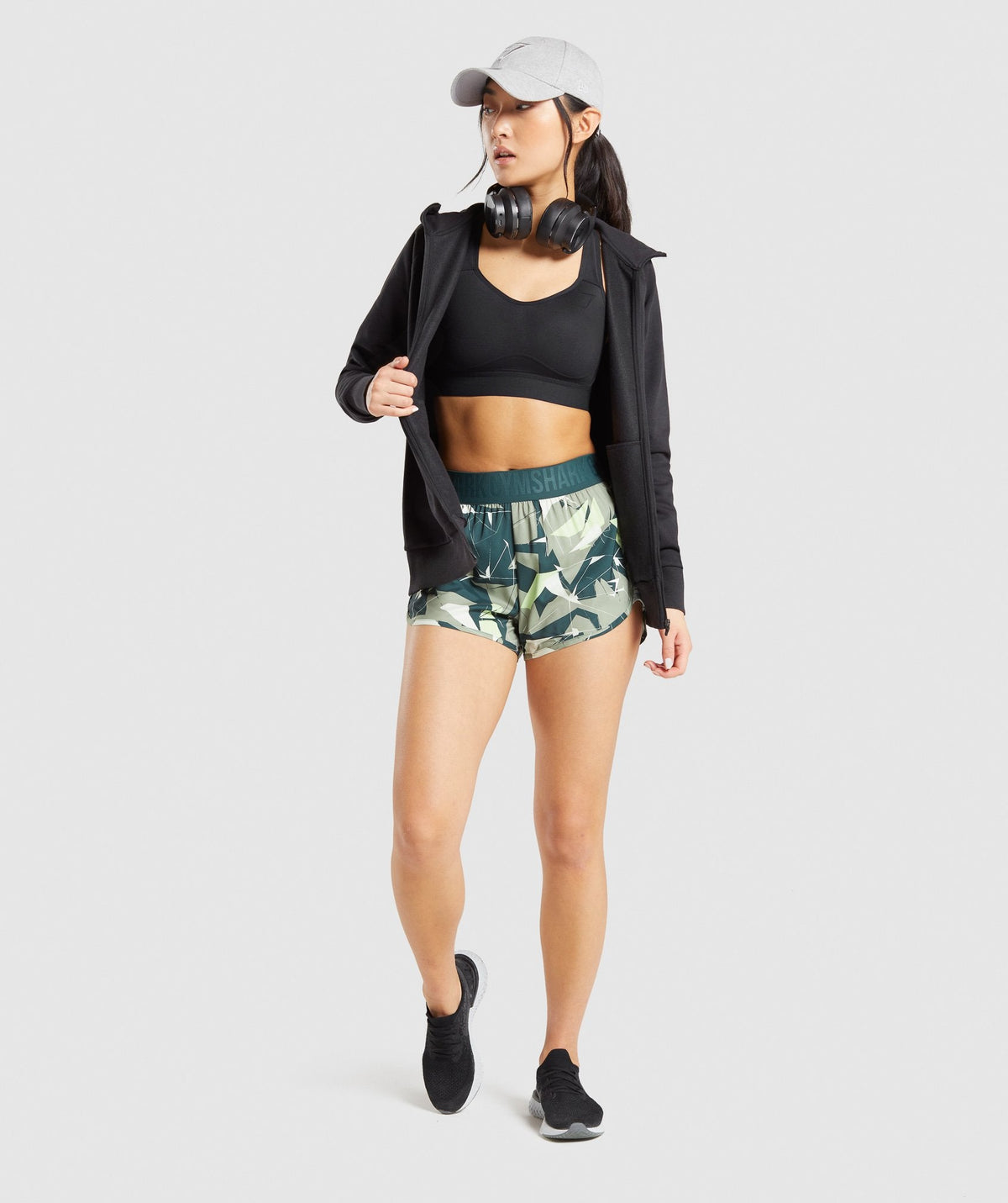 gymshark-training-loose-fit-shorts-light-green-print
