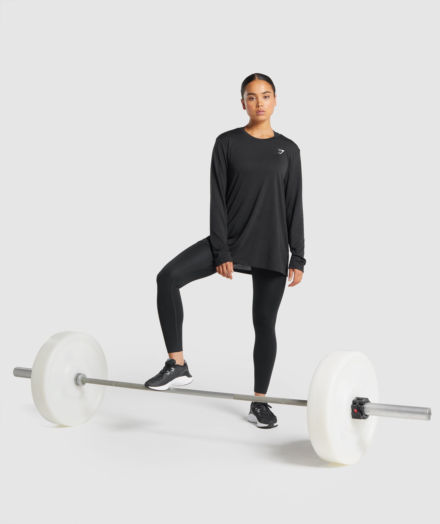 gymshark-training-oversized-long-sleeve-t-shirt-black