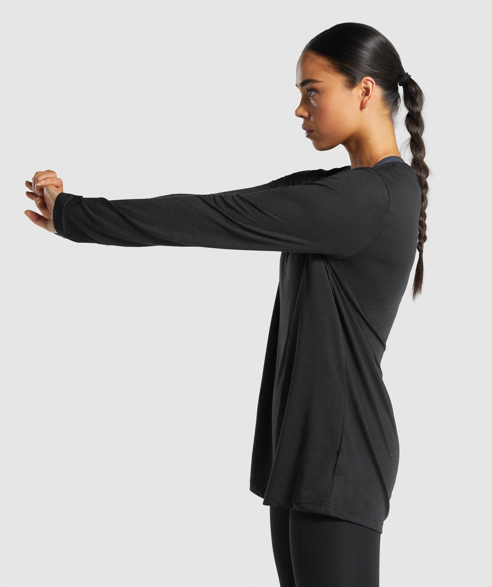 gymshark-training-oversized-long-sleeve-t-shirt-black