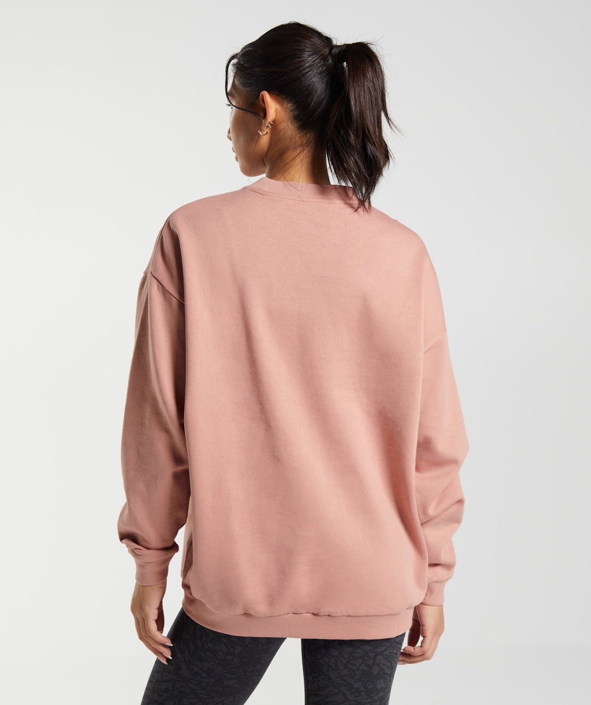 gymshark-training-oversized-sweatshirt-hazy-pink-ss23