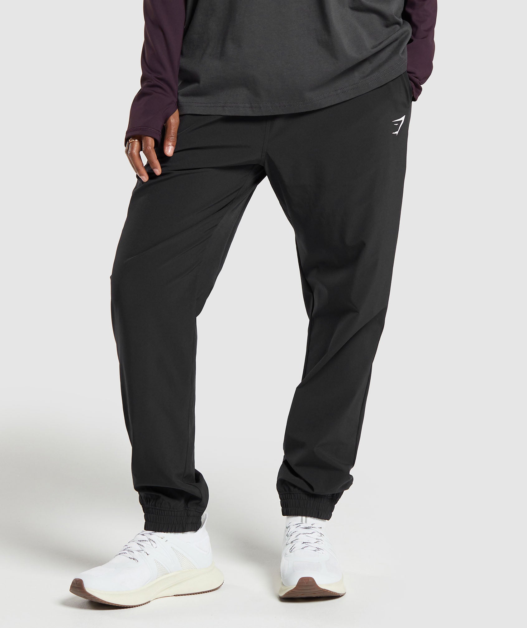 gymshark-training-woven-joggers-black