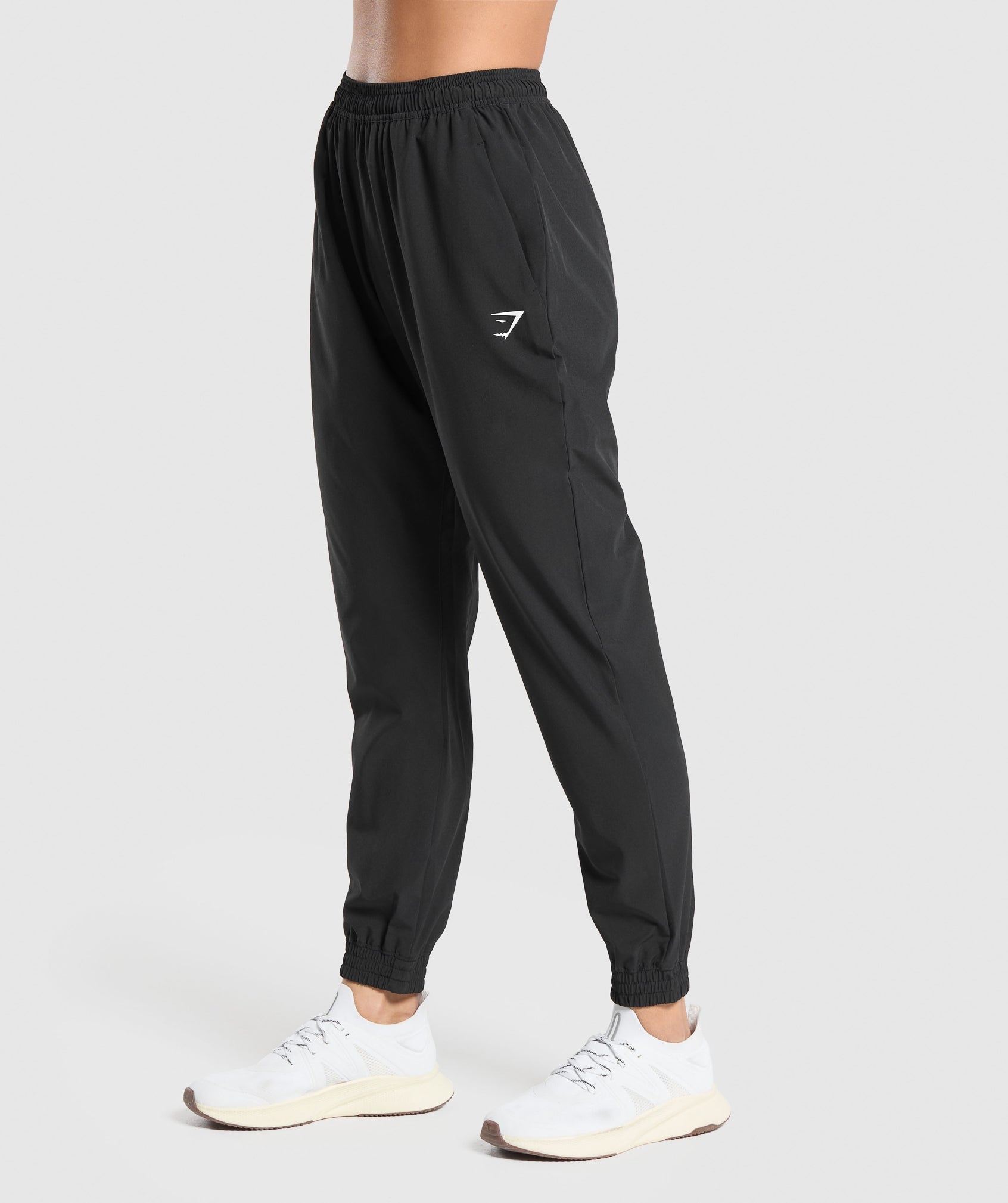 gymshark-training-woven-joggers-black