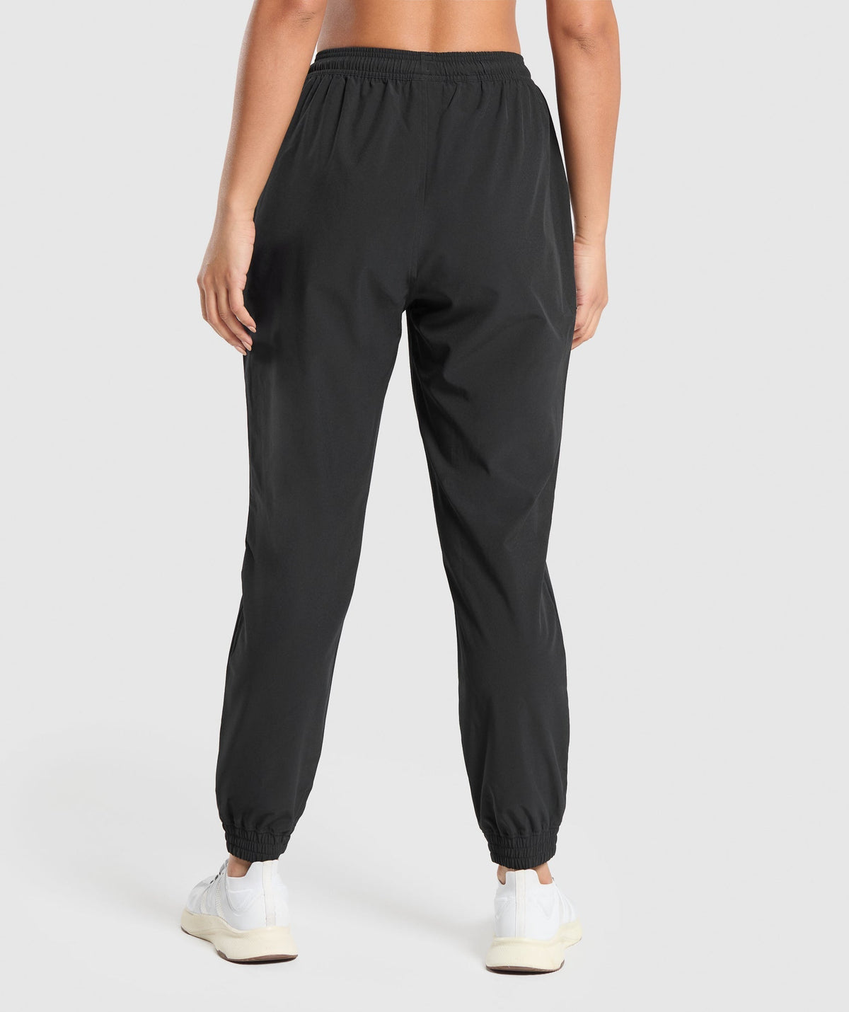 gymshark-training-woven-joggers-black