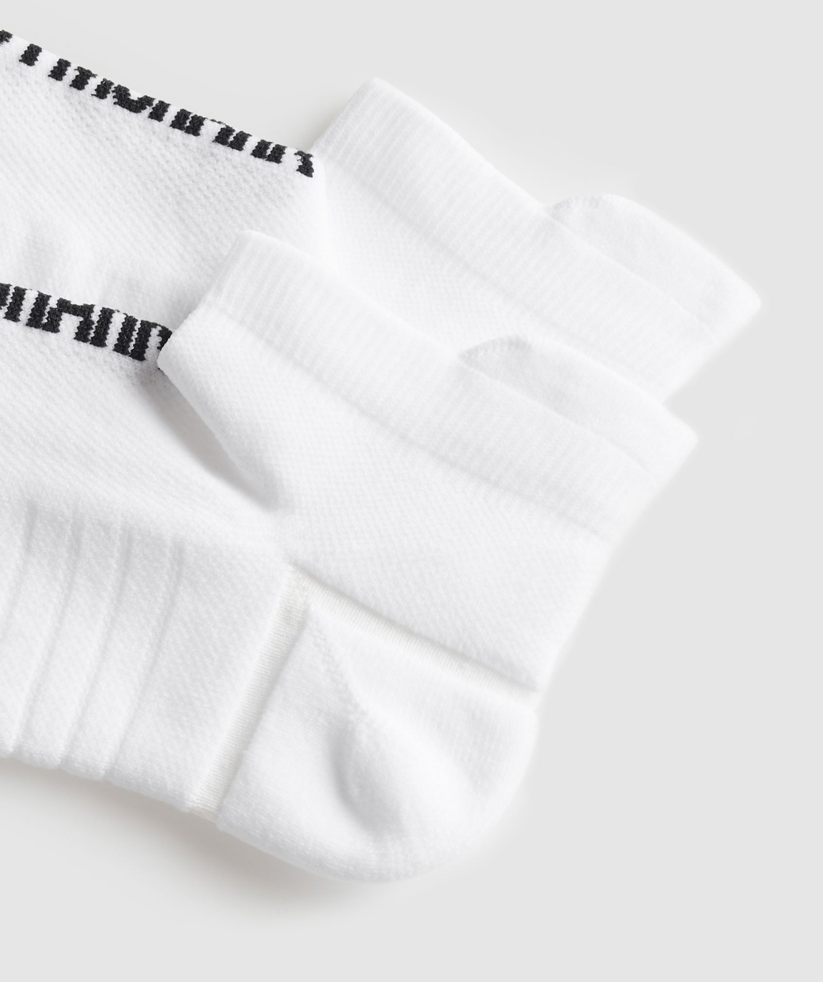gymshark-tab-running-socks-white-aw24