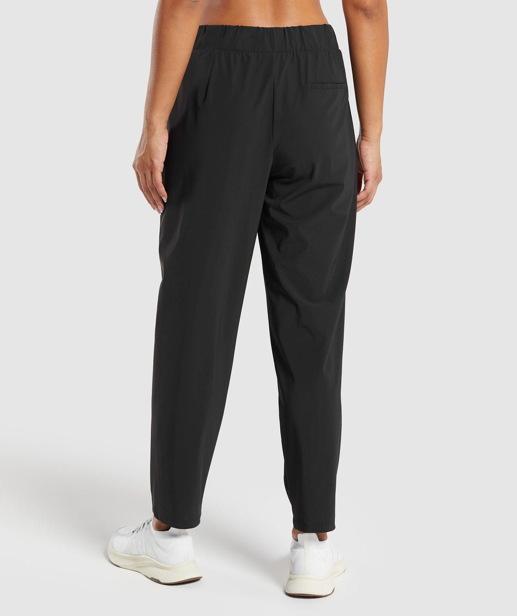 gymshark-tapered-woven-pants-black-aw24