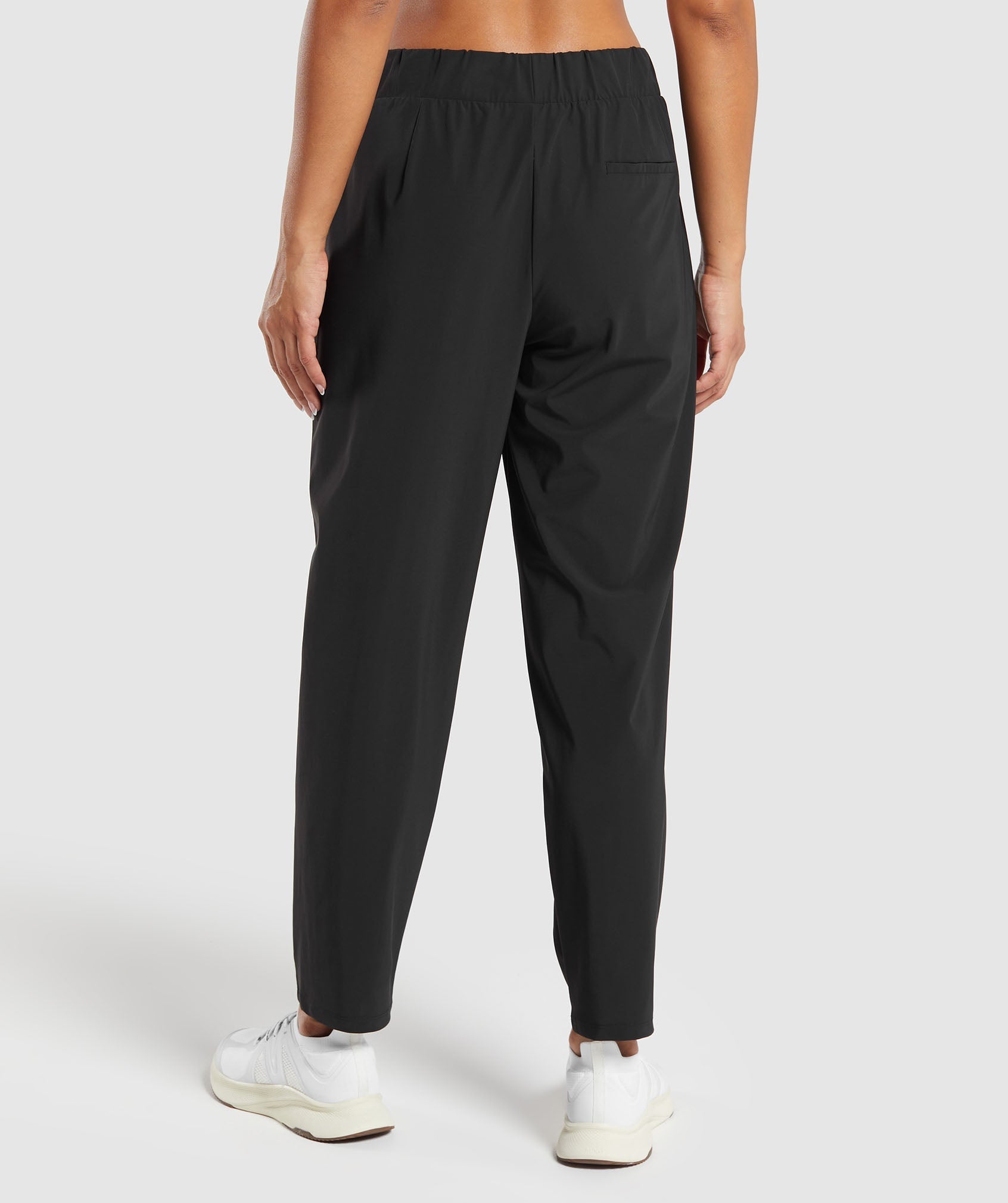 gymshark-tapered-woven-pants-black-aw24