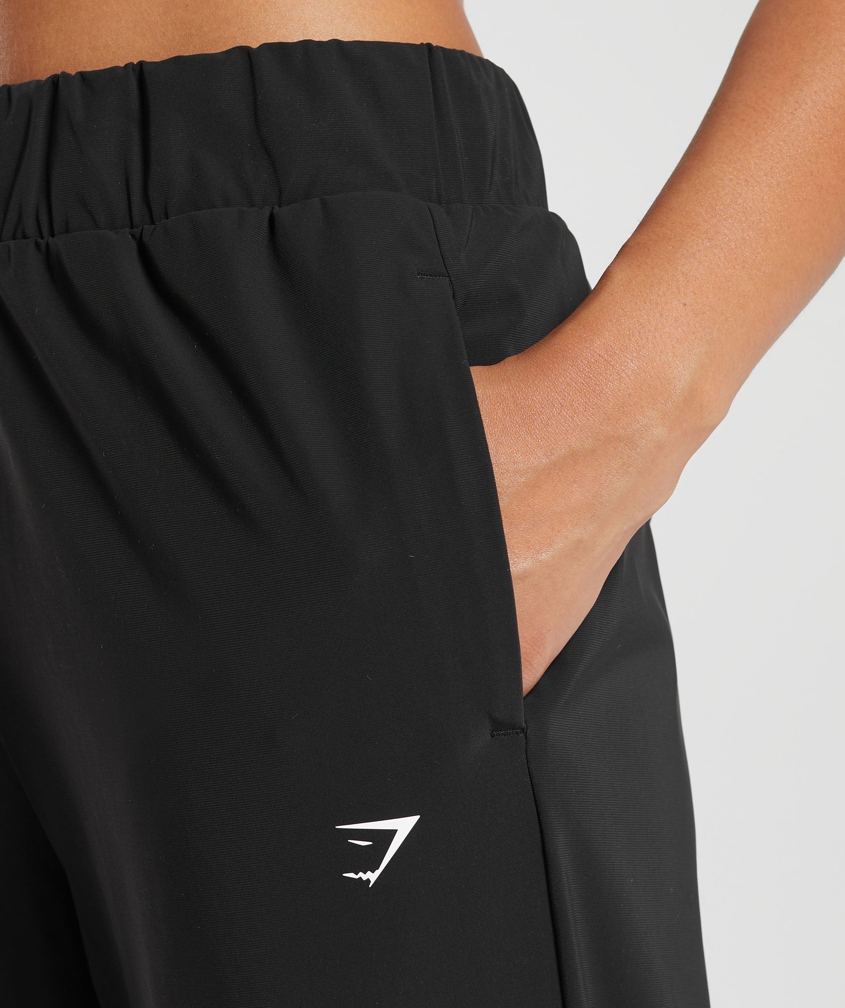 gymshark-tapered-woven-pants-black-aw24