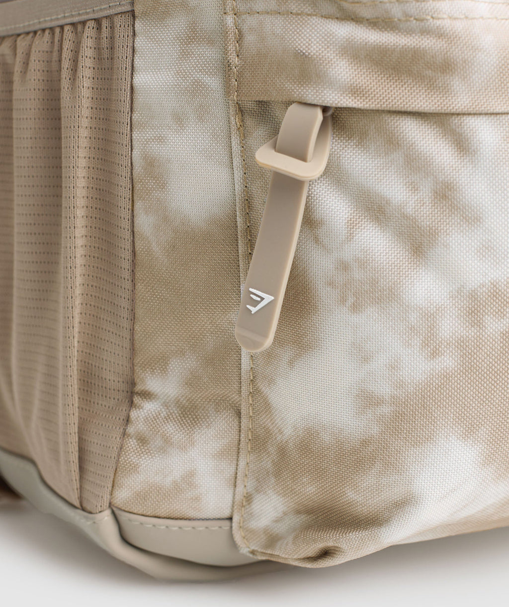 gymshark-tie-dye-everyday-backpack-sand-brown-ss24
