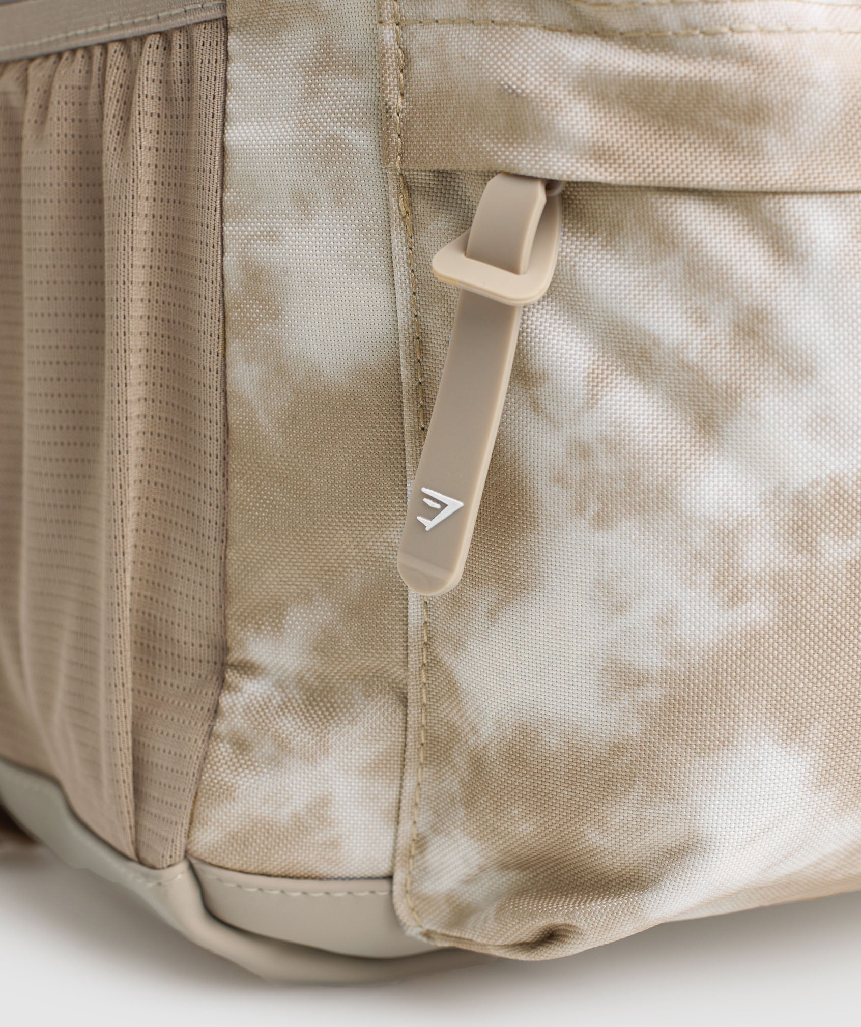 gymshark-tie-dye-everyday-backpack-sand-brown-ss24
