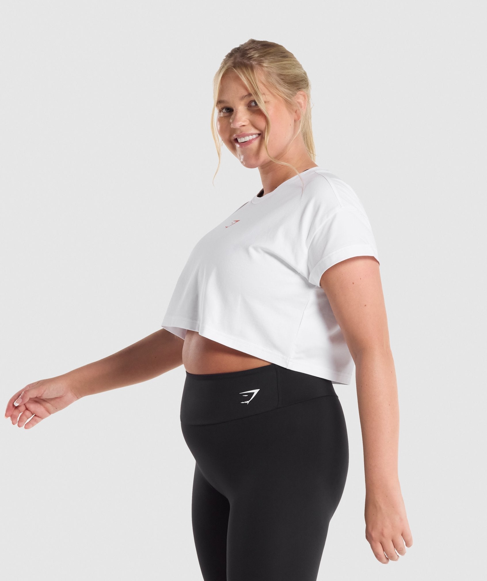 gymshark-training-alone-graphic-crop-t-shirt-white