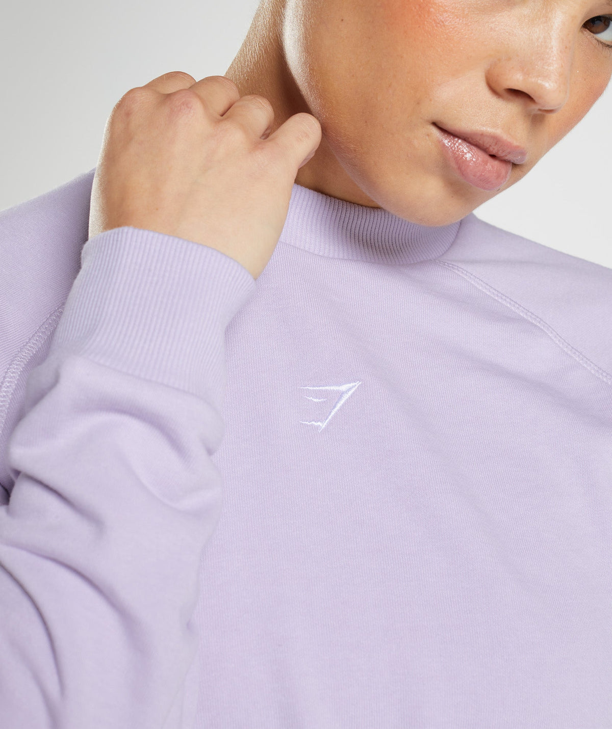 gymshark-training-cropped-sweater-soft-lilac-aw22