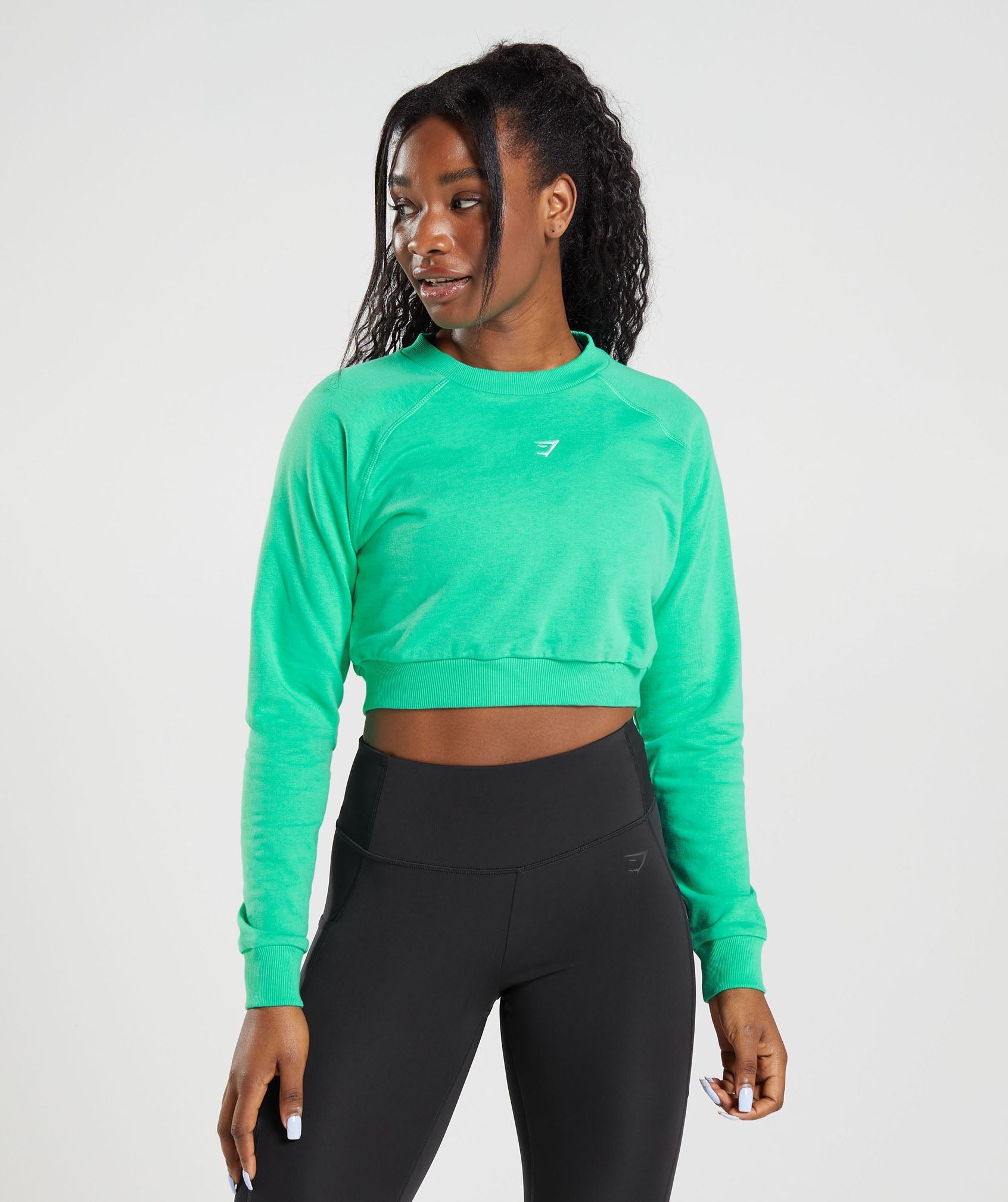 gymshark-training-cropped-sweater-tropic-green-ss23