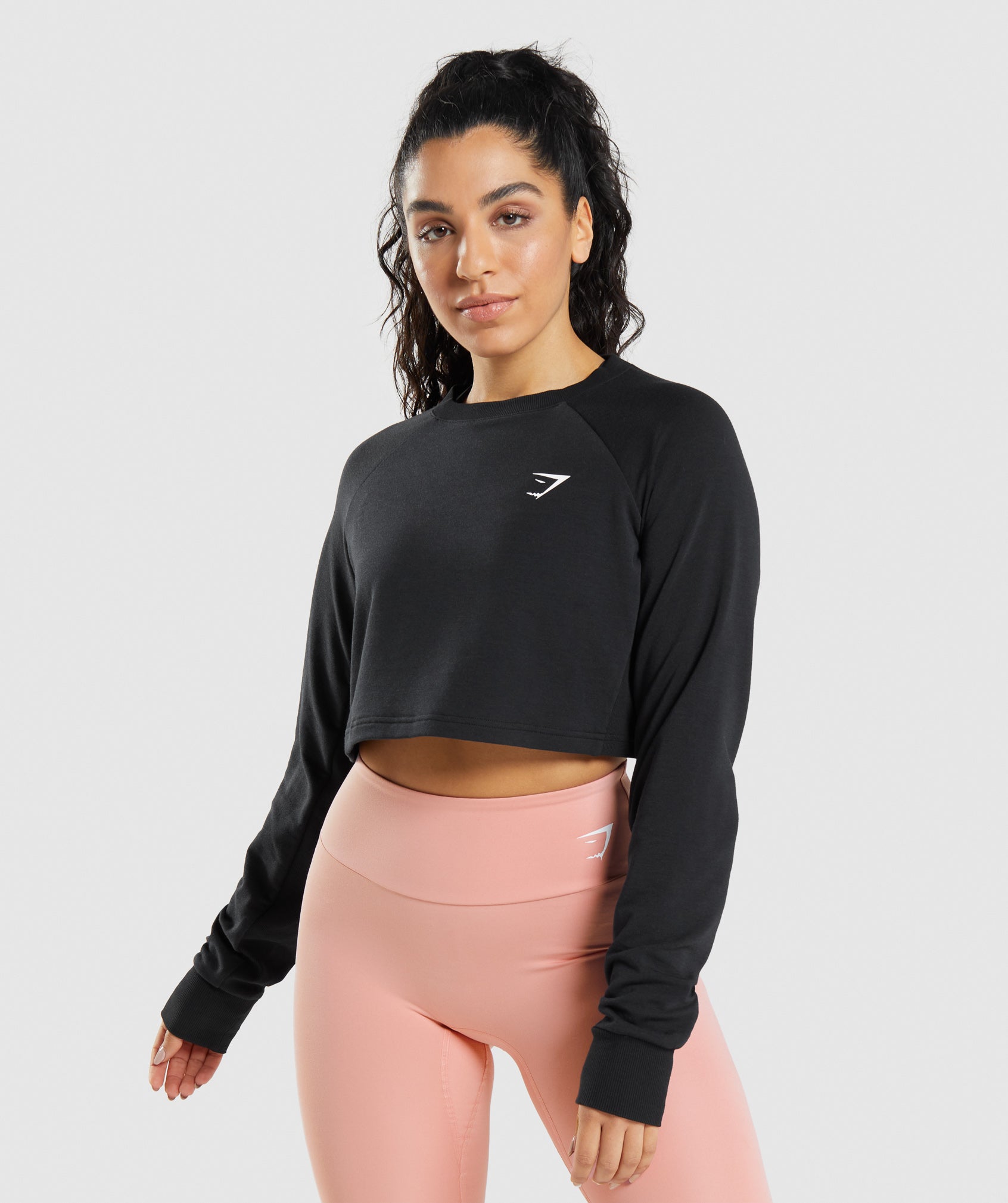 gymshark-training-cropped-sweater-black-ss22
