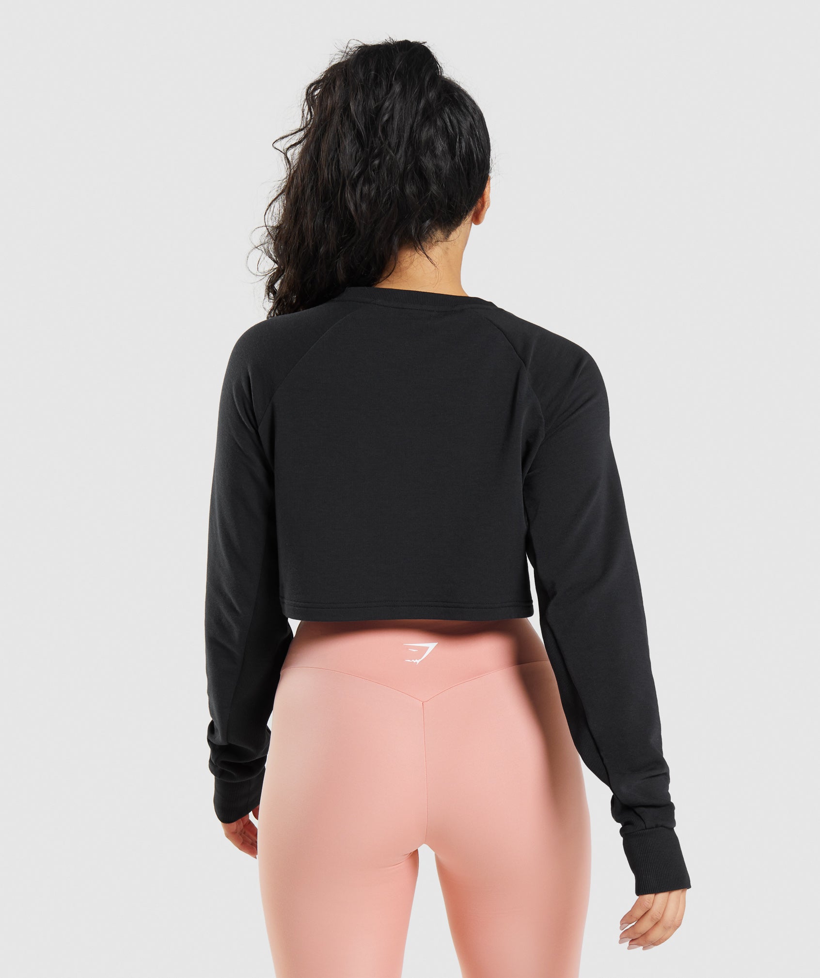 gymshark-training-cropped-sweater-black-ss22