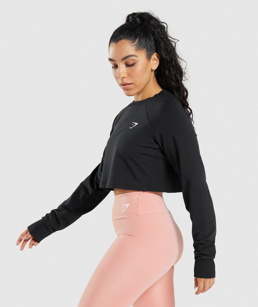 gymshark-training-cropped-sweater-black-ss22