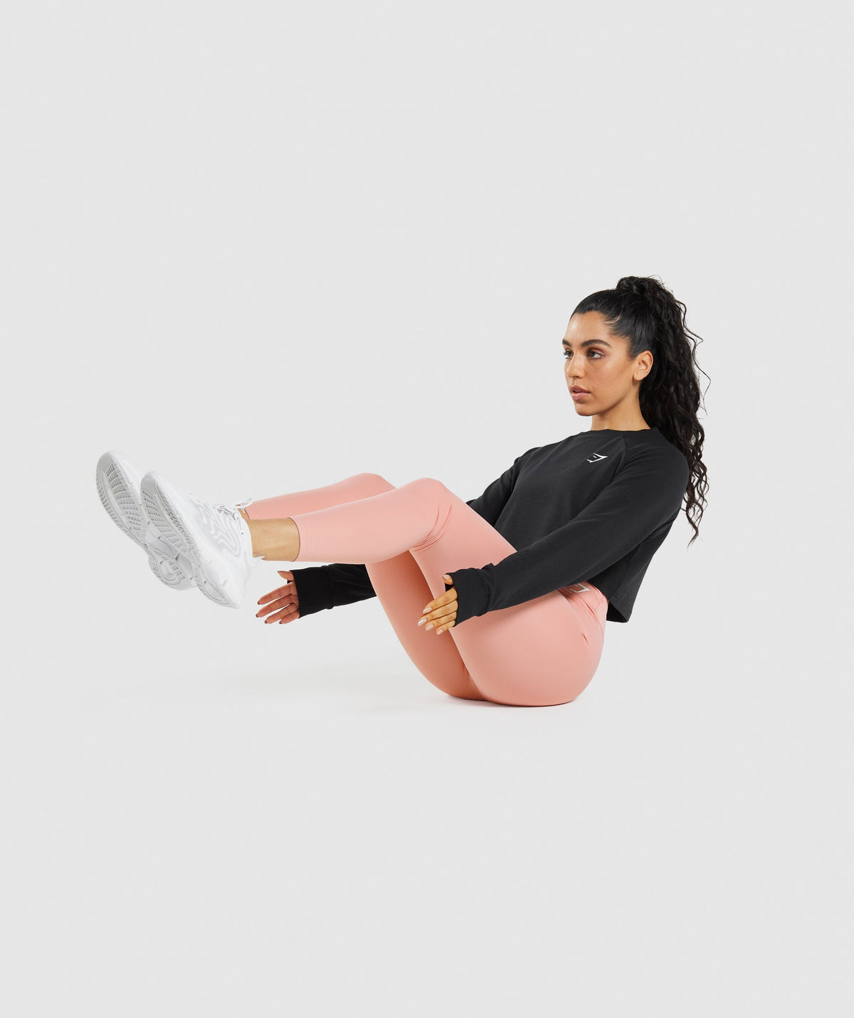gymshark-training-cropped-sweater-black-ss22