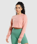 gymshark-training-cropped-sweater-paige-pink-ss22
