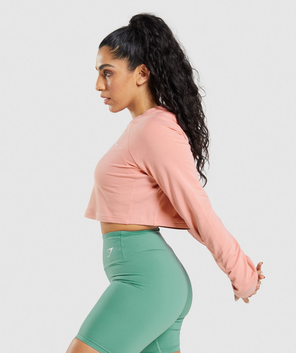 gymshark-training-cropped-sweater-paige-pink-ss22