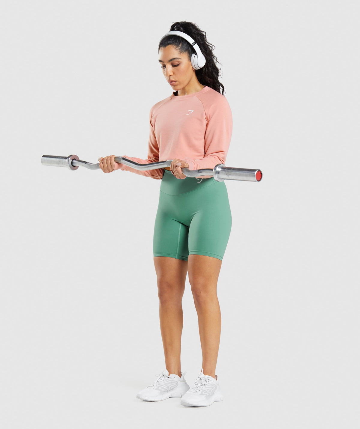 gymshark-training-cropped-sweater-paige-pink-ss22