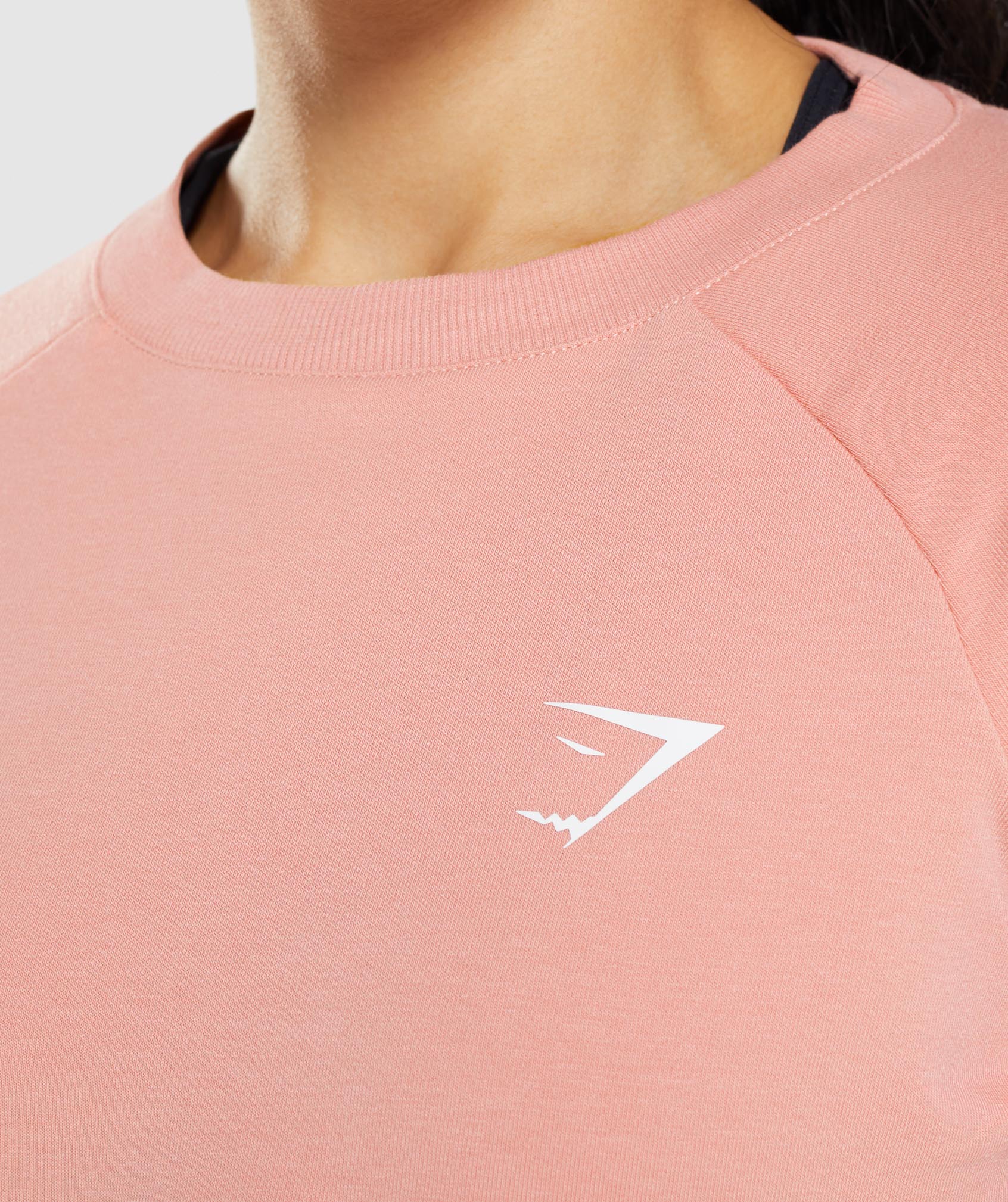 gymshark-training-cropped-sweater-paige-pink-ss22