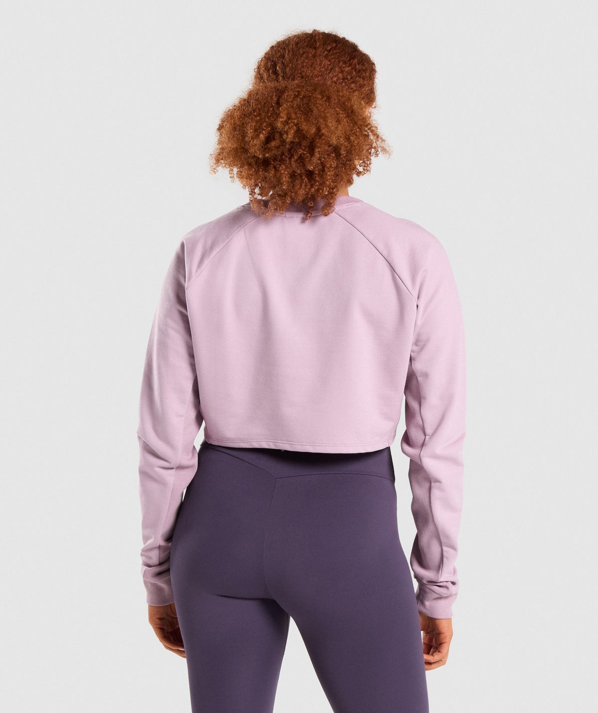 gymshark-training-cropped-sweater-light-purple