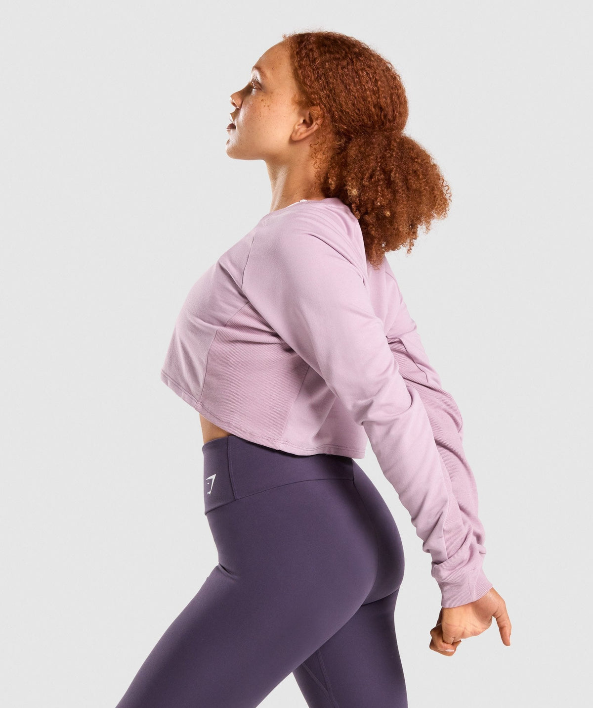 gymshark-training-cropped-sweater-light-purple