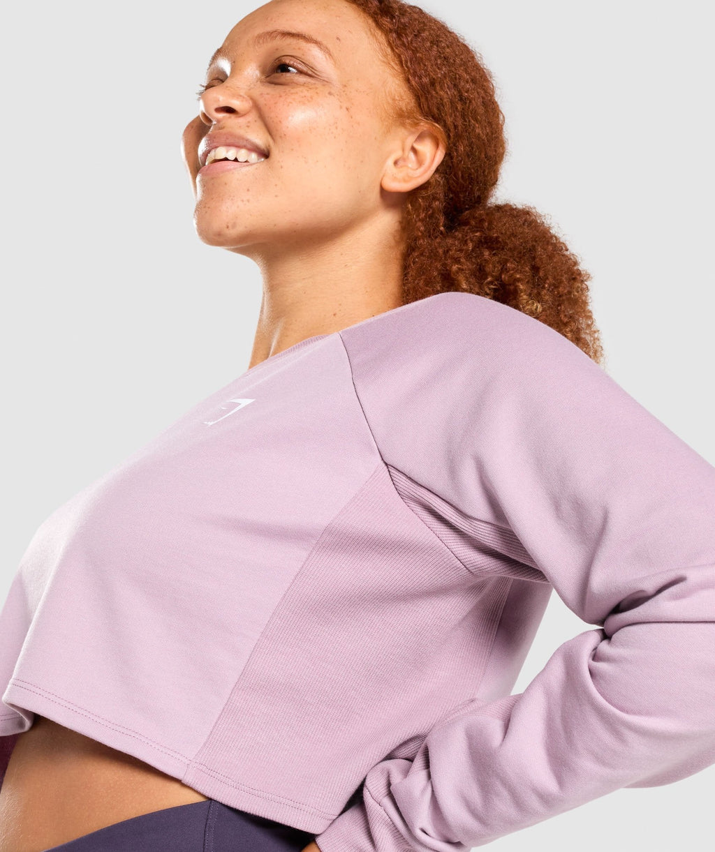 gymshark-training-cropped-sweater-light-purple