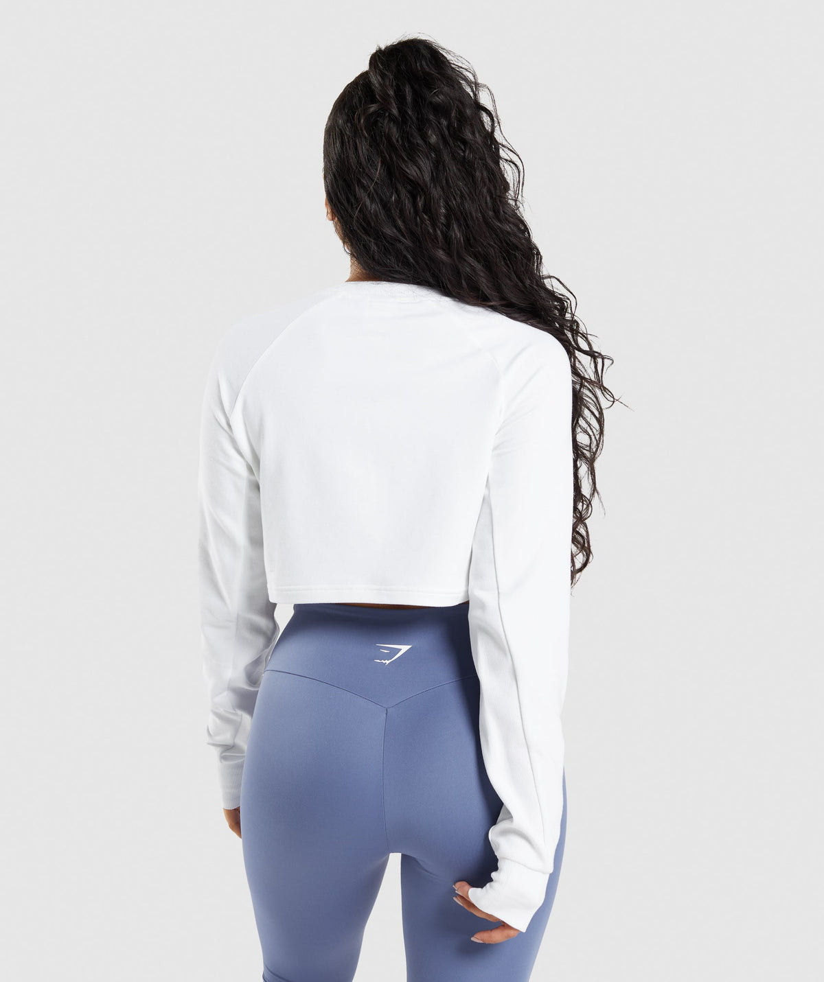 gymshark-training-cropped-sweater-white-ss22