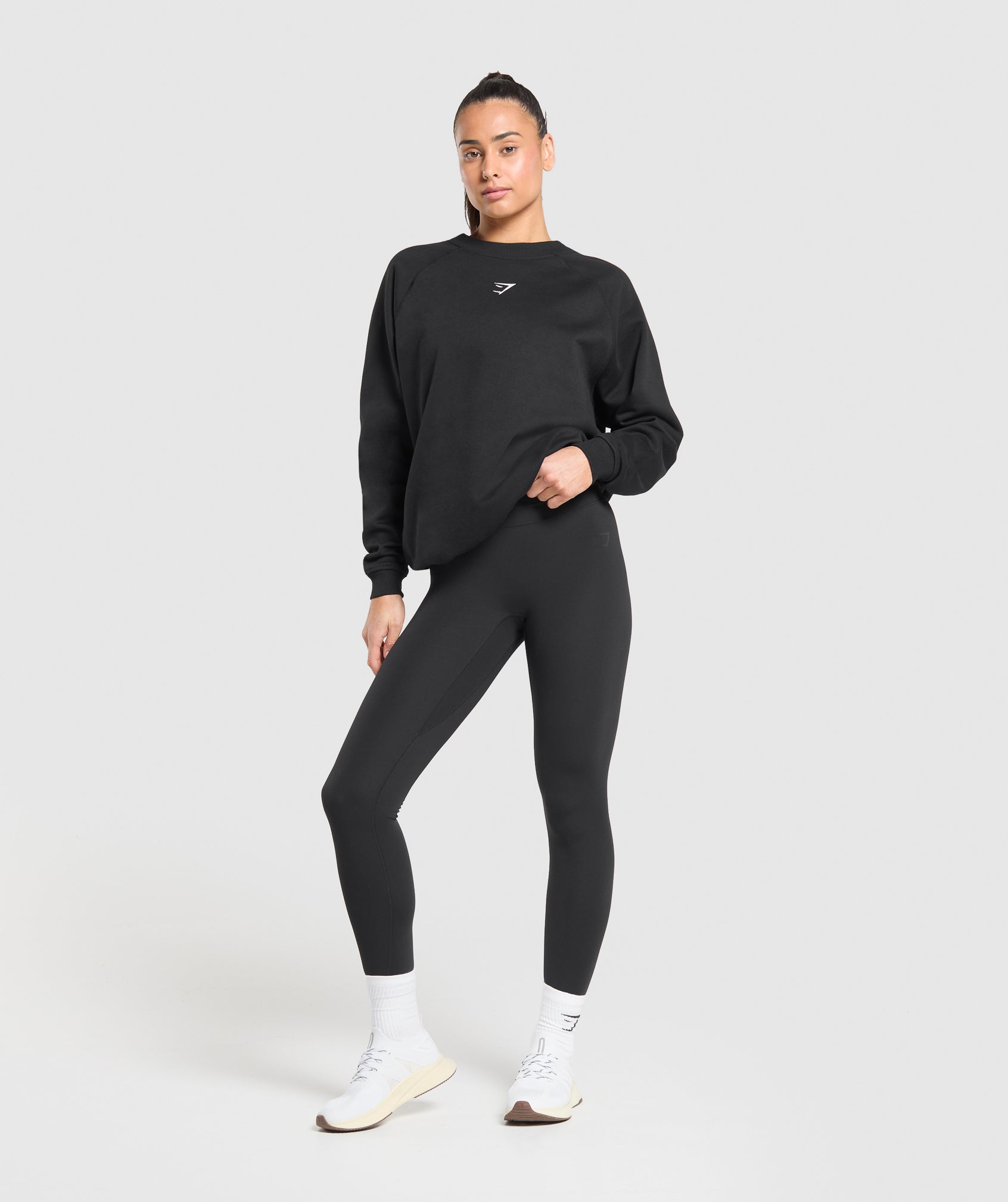 gymshark-training-oversized-fleece-sweatshirt-black-aw23