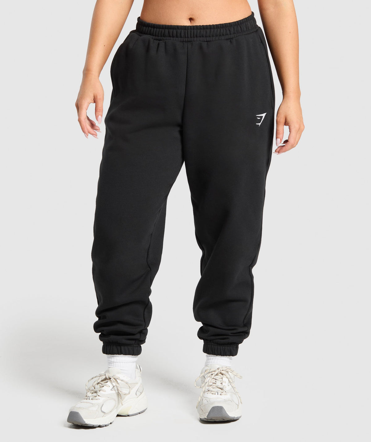 gymshark-training-fleece-short-joggers-black-ss25