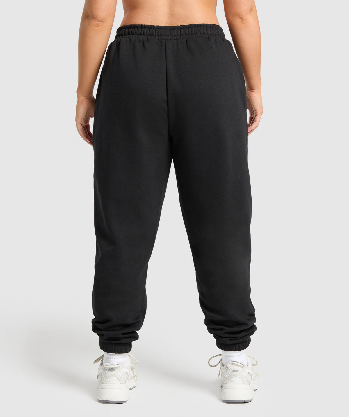 gymshark-training-fleece-short-joggers-black-ss25
