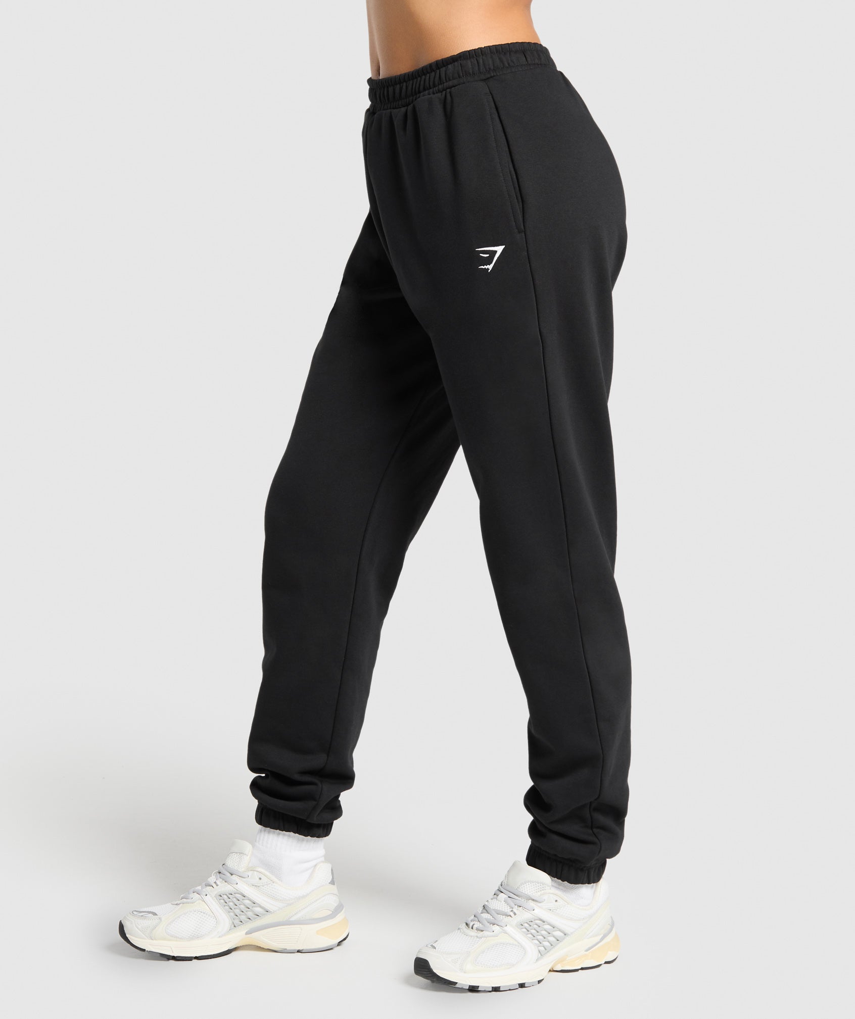 gymshark-training-fleece-tall-joggers-black-ss25