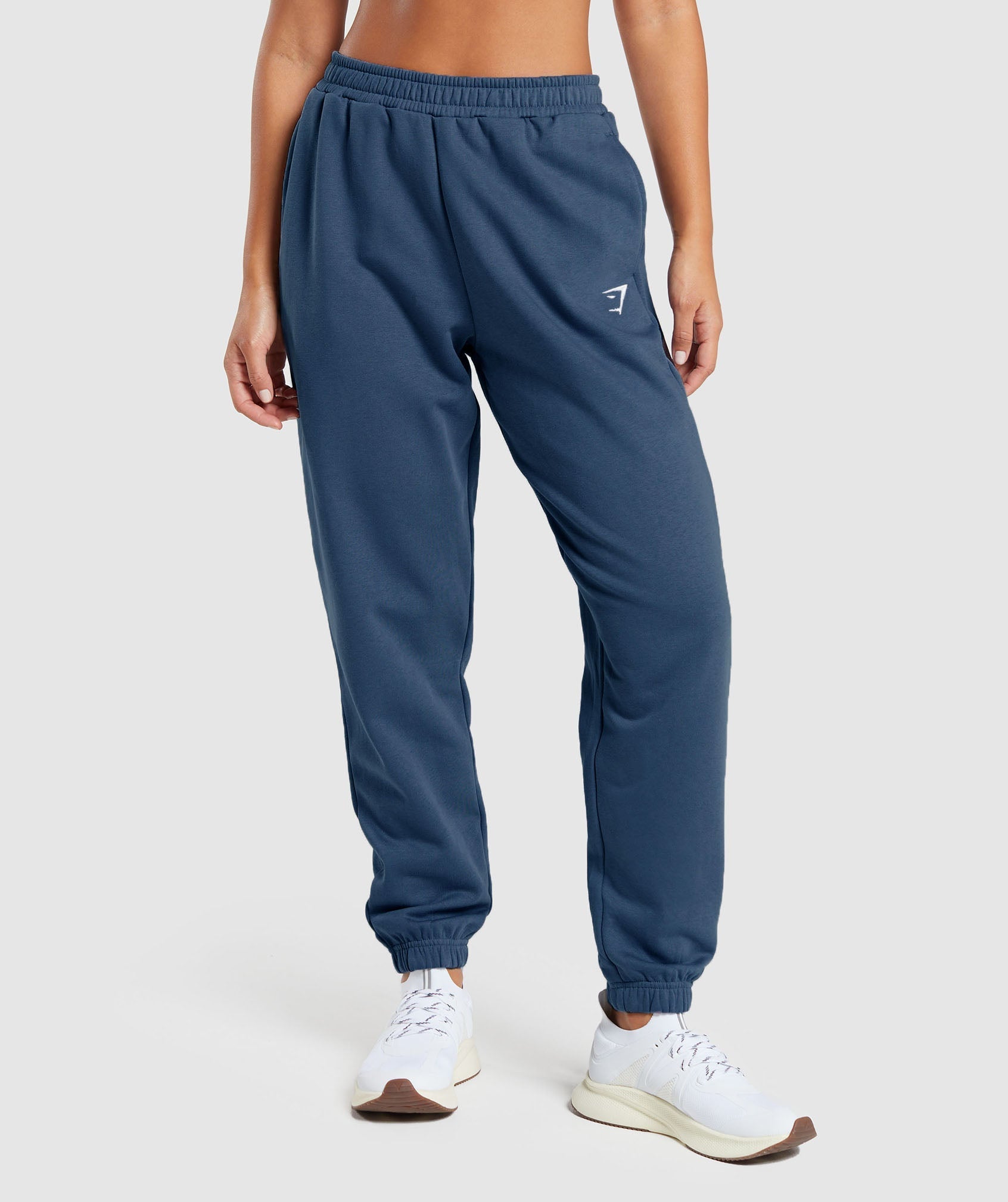 gymshark-training-fleece-joggers-ash-blue-aw23