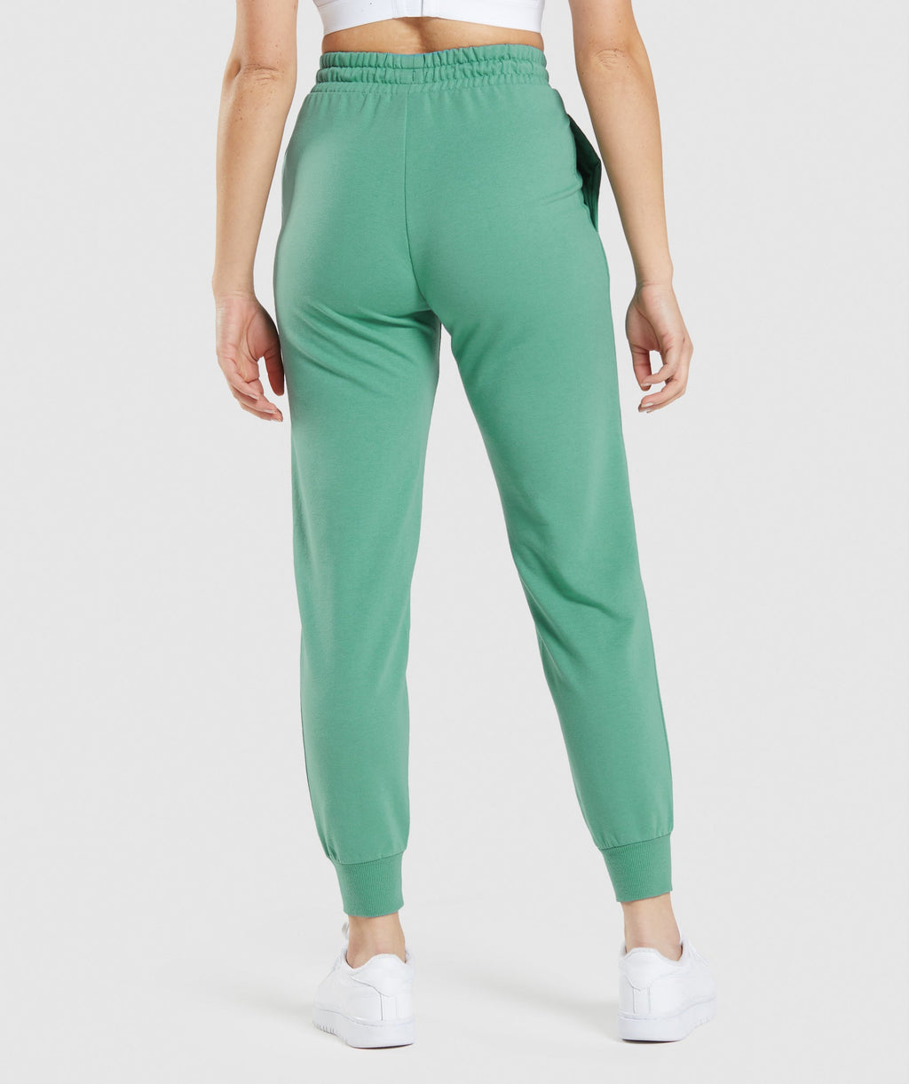 gymshark-training-joggers-alpine-green-ss22