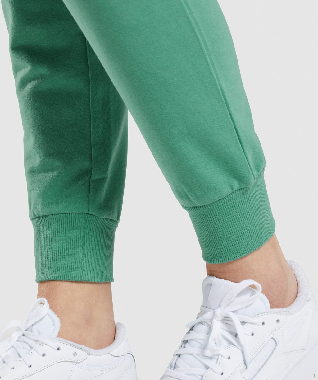 gymshark-training-joggers-alpine-green-ss22