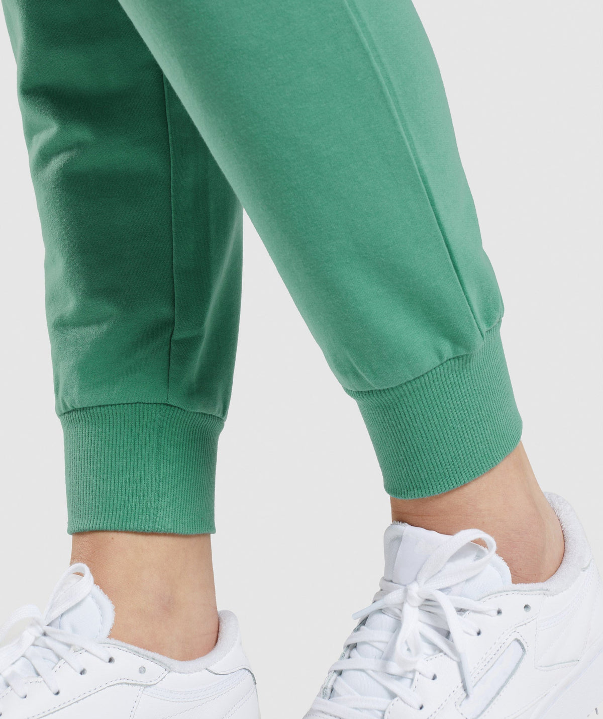 gymshark-training-joggers-alpine-green-ss22